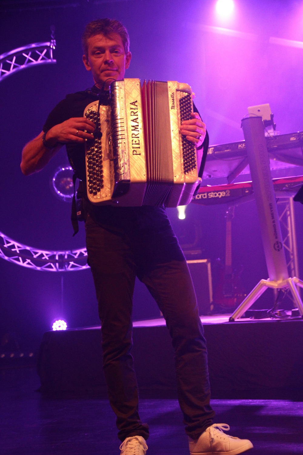Frédéric (clavier,accordéon, guitare, chant)